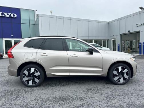 2025 Volvo XC60 Plug-In Hybrid T8 Plus
