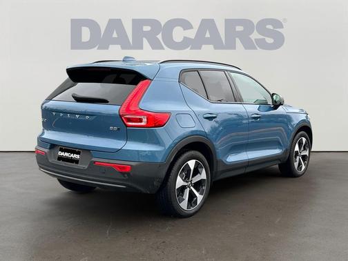 2025 Volvo XC40 B5 Plus Dark Theme