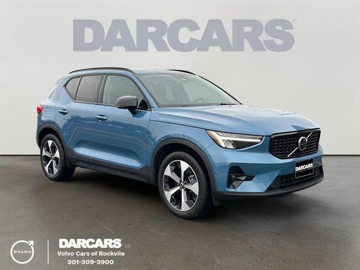 2025 Volvo XC40 B5 Plus Dark Theme