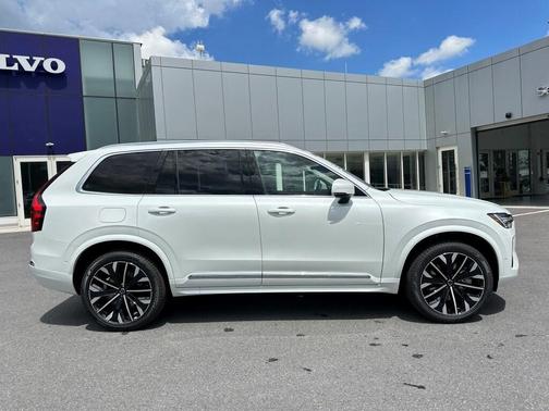 2025 Volvo XC90 Plug-In Hybrid T8 Plus 7-Seater