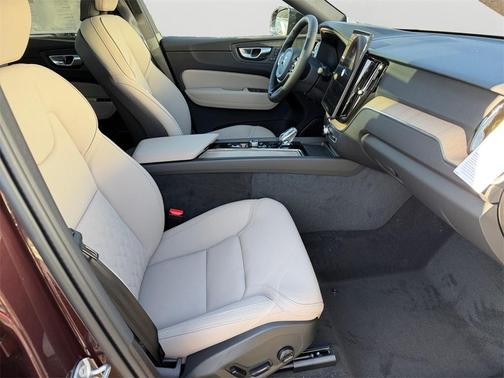 2026 Volvo XC60 B5 Core