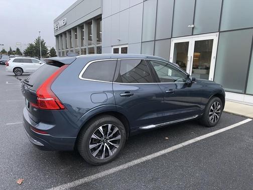 2023 Volvo XC60 B5 Plus Bright Theme