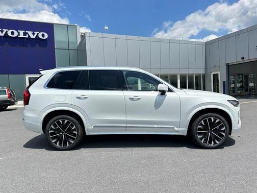 2025 Volvo XC90 B6 Plus 7-Seater