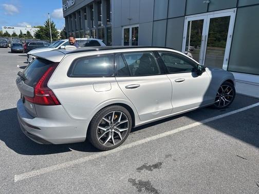 2023 Volvo V60 Recharge Plug-In Hybrid T8 Polestar Engineered