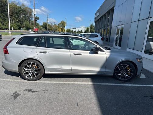 2023 Volvo V60 Recharge Plug-In Hybrid T8 Polestar Engineered
