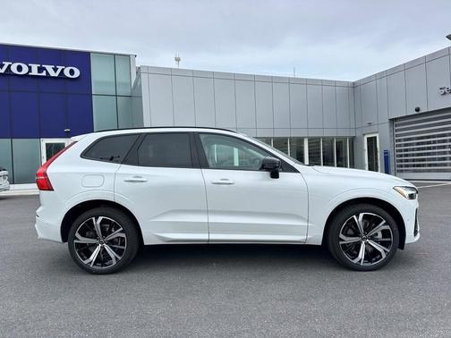 2025 Volvo XC60 Plug-In Hybrid T8 Ultra