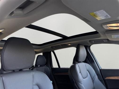 2025 Volvo XC90 B6 Plus 7-Seater