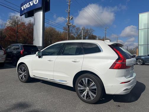 2023 Volvo XC60 B5 Plus Bright Theme