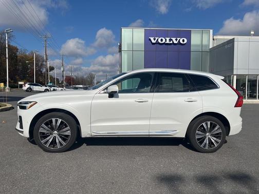 2023 Volvo XC60 B5 Plus Bright Theme