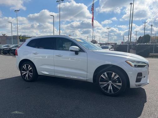 2023 Volvo XC60 B5 Plus Bright Theme