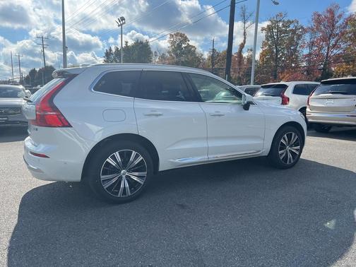2023 Volvo XC60 B5 Plus Bright Theme
