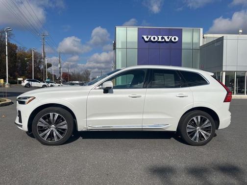 2023 Volvo XC60 B5 Plus Bright Theme