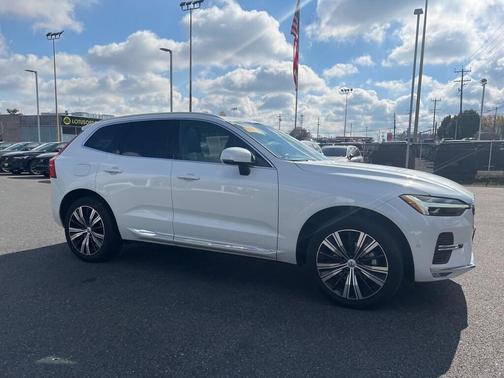 2023 Volvo XC60 B5 Plus Bright Theme