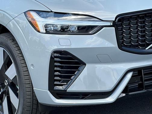2025 Volvo XC60 Plug-In Hybrid T8 Plus