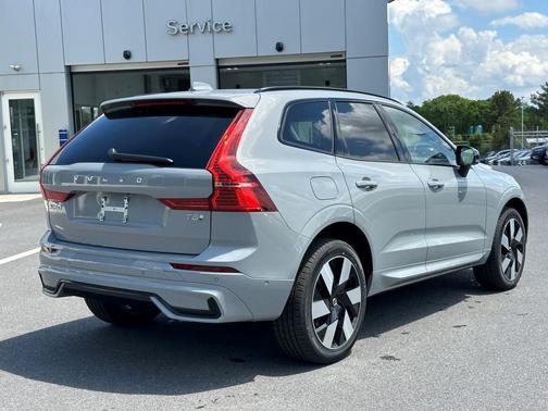 2025 Volvo XC60 Plug-In Hybrid T8 Plus