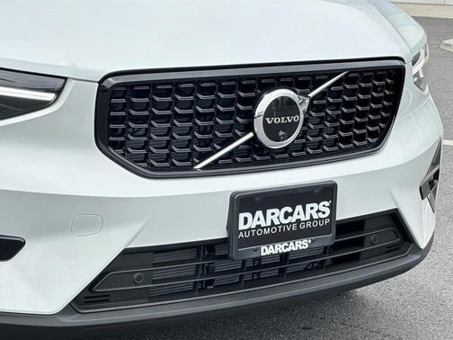 2025 Volvo XC40 B5 Plus Dark Theme