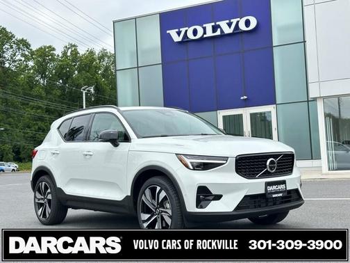2025 Volvo XC40 B5 Plus Dark Theme