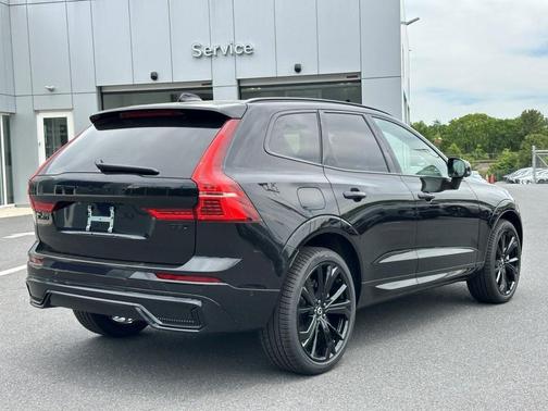 2025 Volvo XC60 B5 Ultra Black Edition