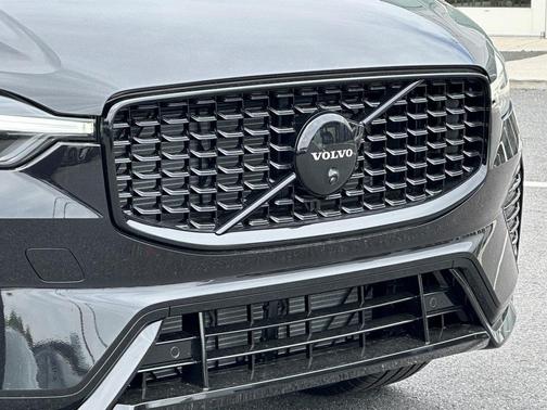 2025 Volvo XC60 B5 Ultra Black Edition
