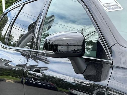 2025 Volvo XC60 B5 Ultra Black Edition