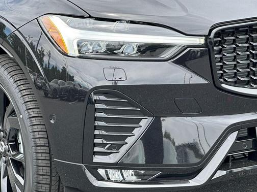 2025 Volvo XC60 B5 Ultra Black Edition