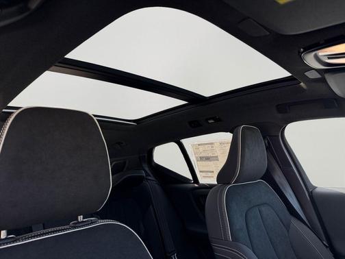 2026 Volvo EX40 Twin Motor Ultra Black Edition