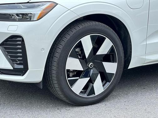 2025 Volvo XC60 Plug-In Hybrid T8 Ultra