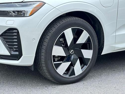 2025 Volvo XC60 Plug-In Hybrid T8 Ultra