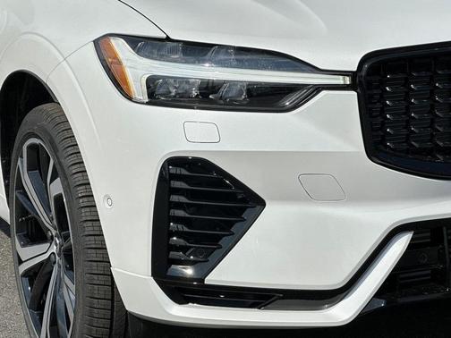 2025 Volvo XC60 Plug-In Hybrid T8 Ultra