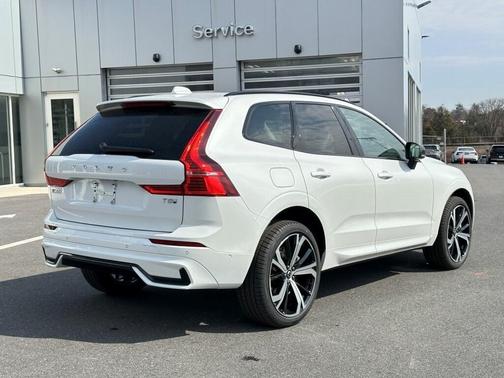 2025 Volvo XC60 Plug-In Hybrid T8 Ultra