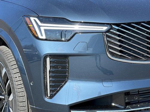 2025 Volvo XC90 Plug-In Hybrid T8 Plus 7-Seater