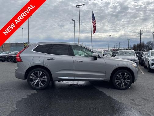 2023 Volvo XC60 B5 Ultimate Bright Theme