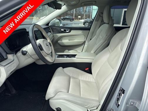 2023 Volvo XC60 B5 Ultimate Bright Theme