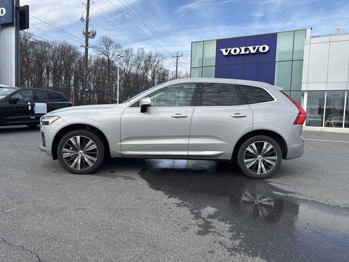 2023 Volvo XC60 B5 Ultimate Bright Theme