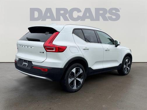 Crystal White 2025 Volvo XC40 B5 Plus Bright Theme