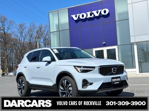 2025 Volvo XC40 B5 Ultra Bright Theme