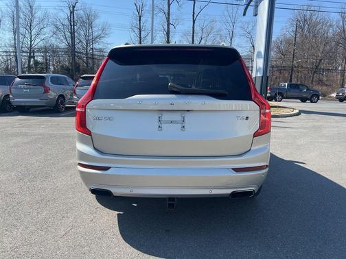 2017 Volvo XC90 T6 Momentum