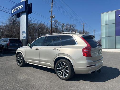 2017 Volvo XC90 T6 Momentum