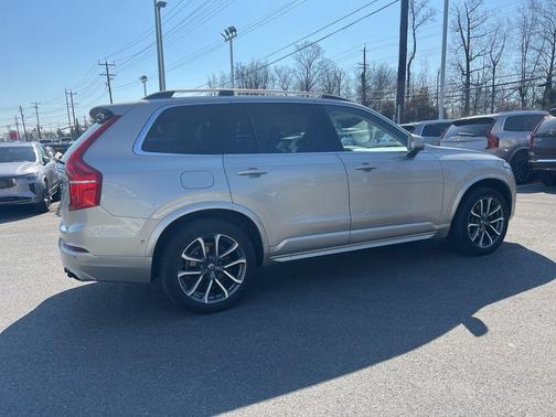 2017 Volvo XC90 T6 Momentum