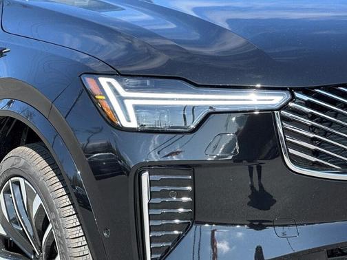 2025 Volvo XC90 B6 Plus 7-Seater