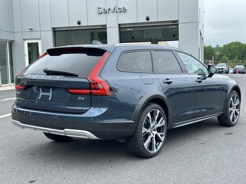 2025 Volvo V90 Cross Country B6 Ultra