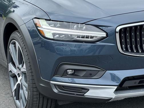 2025 Volvo V90 Cross Country B6 Ultra