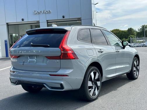 2025 Volvo XC60 Plug-In Hybrid T8 Plus