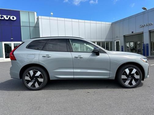 2025 Volvo XC60 Plug-In Hybrid T8 Plus