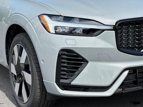 2025 Volvo XC60 Plug-In Hybrid T8 Plus