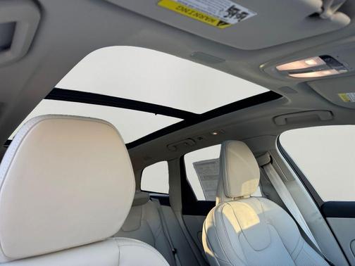 2026 Volvo XC60 Plug-In Hybrid T8 Ultra