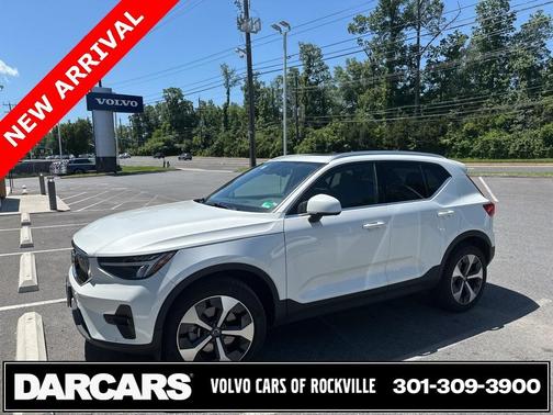 2023 Volvo XC40 B5 Plus Bright Theme