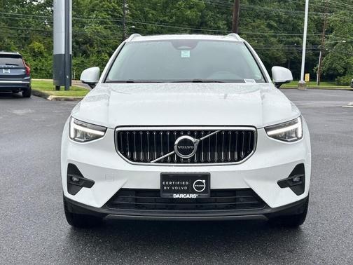 2023 Volvo XC40 B5 Plus Bright Theme