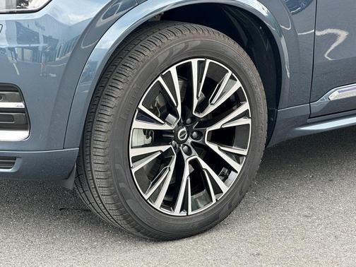2025 Volvo XC90 Plug-In Hybrid T8 Core 7-Seater