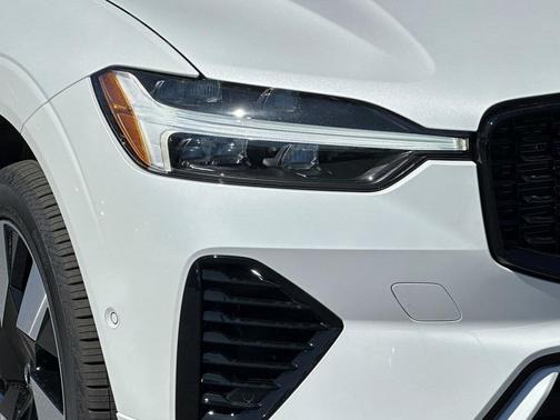 2025 Volvo XC60 Plug-In Hybrid T8 Plus